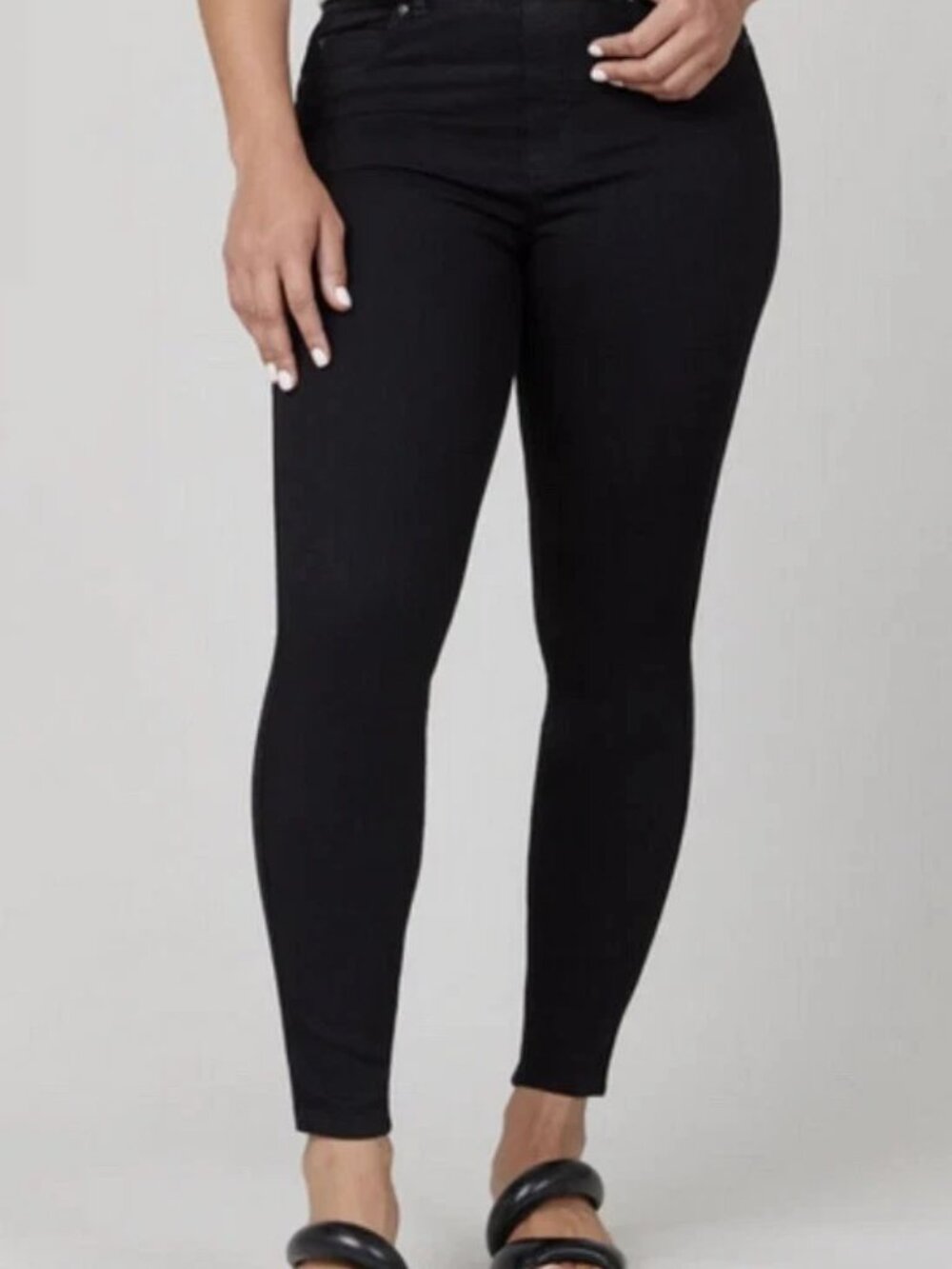 Spanx Medium Pull On Ankle Skinny Jeans